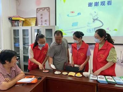 進(jìn)社區(qū)送健康 服務(wù)群眾零距離--新絳縣人民醫(yī)院黨支部走進(jìn)順城街社區(qū)開(kāi)展系列專項(xiàng)活動(dòng)